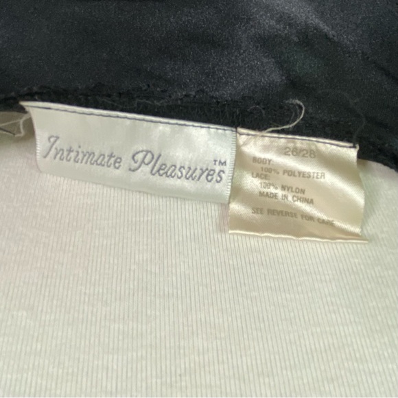 Elegant Vintage Black Lace Trim Nightgown Ruffle Hem 26/28 - Picture 5 of 5